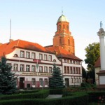 Foto-Zmigrod-Rathaus-und-Kirche-IMG_28321
