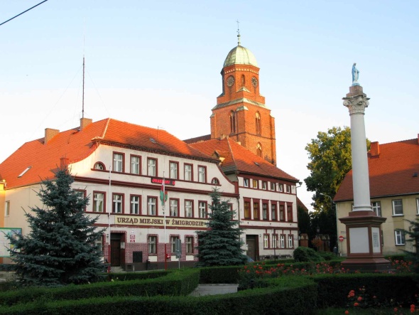 Rathaus und Kirche 