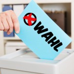 Stimmzettel zur Wahl mit Wahlurne