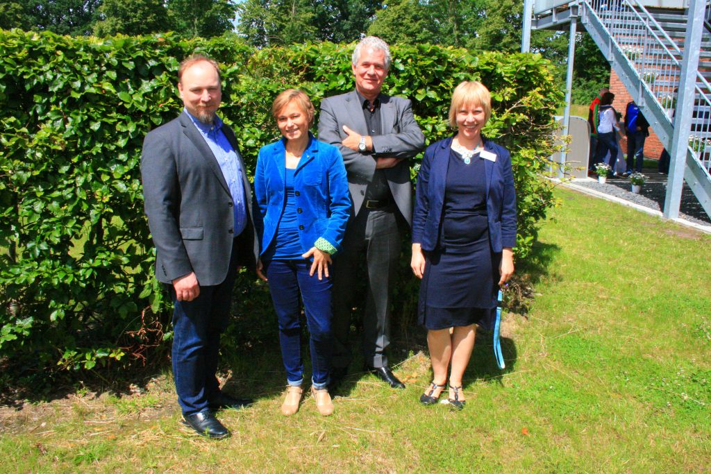 von links: Dr. Peter Hans Hauptmann (Leitender Oberarzt der Station für den Qualifizierten Entzug), Andrea Nielsen (Geschäftsführung HSK), Prof. Dr. Matthias R. Lemke (Geschäftsführung und Ärztlicher Direktor des HSK), Susanne Dehne (Stationsleitung) Foto R. Matheis