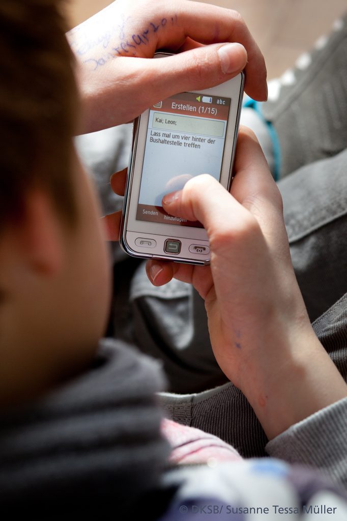 jugendlicher-smartphone_15x10