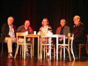 Kleines Theater mit neuen digitalen Licht- und Ton-Mischpulten