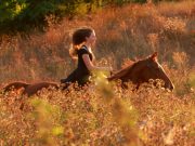 Märchen von Frauen, die in Hosen steigen und ihren Mann stehen