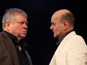 „Öffentliches Eigentum“ – drei Theater- und TV-Stars im Kleinen Theater Bargteheide