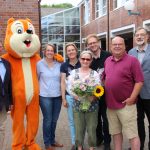 Frau Fink mit Schulleitung und Ecki