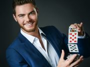 Mit einem Fingerschnipsen in die Welt der Hypnose und Magie