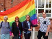 Regenbogenfahne ruft zu Vielfalt und Gleichberechtigung auf