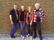 Zwei Bands spielen im Teufels