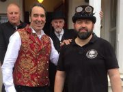 The Extras aus England