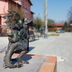 Touristen-Drache am Żmigróder Bahnhof [Rückseite]