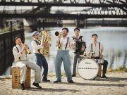 Spielzeit-Auftakt am Sonntag, 23.8. ab 16 Uhr im Kleinen Theater