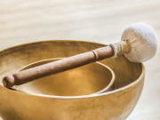 „Kleine Auszeit mit Progressiver Muskelentspannung und Klangschalen“