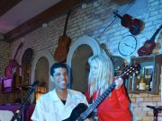 Wochenmarktbalkonkonzert 24.4.21 – 10:00-11:00 Uhr mit Leche Con Café