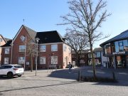 Bargteheider Rathaus am 22. Juni in rotes Licht getaucht