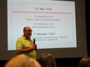 „Ihr Leben war ein Drahtseilakt“ Wie Politik die Familiengeschichte prägt