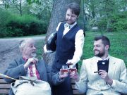 Plattdeutsche Komödie über Sein und Schein in unserer Welt: „Dree Mann an de Küst“