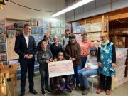 Haspa ermöglicht neuen Edelstahl-Filztisch für Textilwerkstatt der Hermann Jülich Werkgemeinschaft