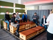 SPD-Bundesvorsitzende Saskia Esken und SPD-Landtagskandidat Mehmet Dalkılınç besuchen Topmotive in Bargteheide