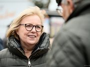 „Gabriele Hettwer am Donnerstag auf dem Wochenmarkt und bei Haustürbesuchen unterwegs“