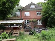 Spaziergang für den Erhalt von Grünflächen und Villa am Bahnhof