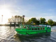 AG 60plus mit dem „Tidenkieker“ auf der Elbe