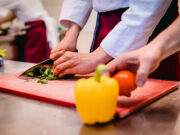 „Küchen-Alarm“ – Profis am Herd dringend gesucht: Kreis Stormarn bietet 53 Jobs in Gastro-Küchen
