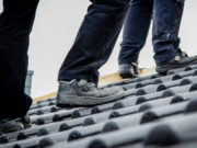 Mindestens 15,60 Euro pro Gesellen-Stunde: Neues Lohn-Limit fürs Dächer-Decken im Kreis Stormarn
