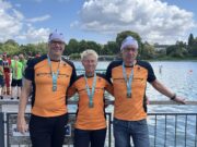 Bargteheider Triathleten schwimmen durch die Wakenitz