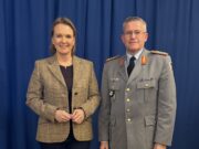 Generalleutnant Bodemann stellt Operationsplan Deutschland in Bargteheide vor