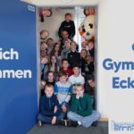 Eckhorst Info 26 Willkommen Foto Kinder in Tür