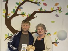 Das FFC Zapfhahn-Team spendet 500 Euro für das Kinderhaus Blauer Elefant