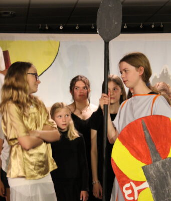 Projekt der Theater-Musical-AG und der Chöre der Unter- und Mittelstufe des Kopernikus Gymnasiums