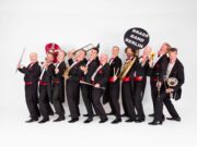 Ein Abend über das Leben, das Trauern und die Leichtigkeit: Benefiz-Improtheater in Ahrensburg